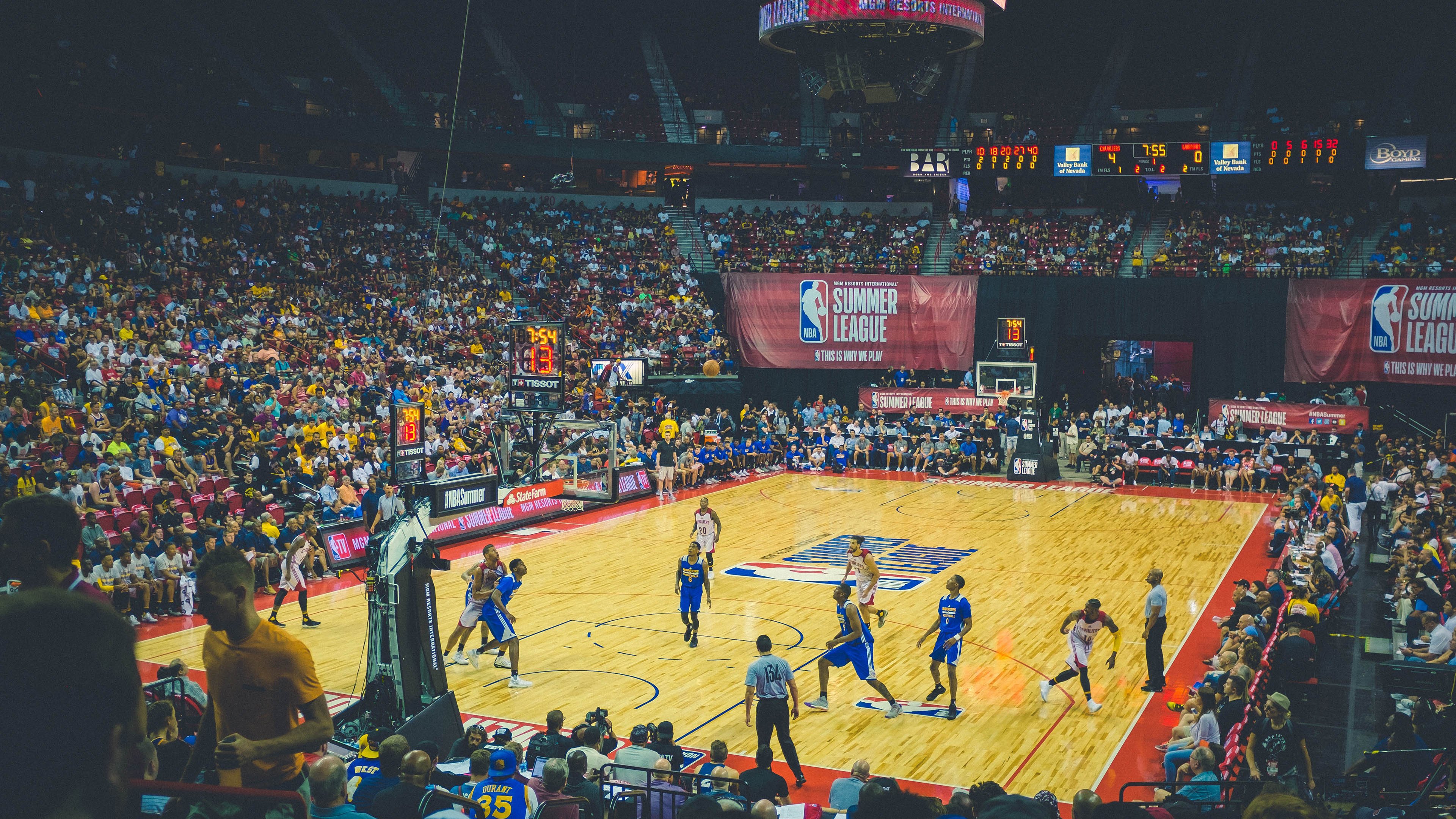 洛杉矶德比激烈对决，湖人险胜快船，洛杉矶德比之战是什么意思